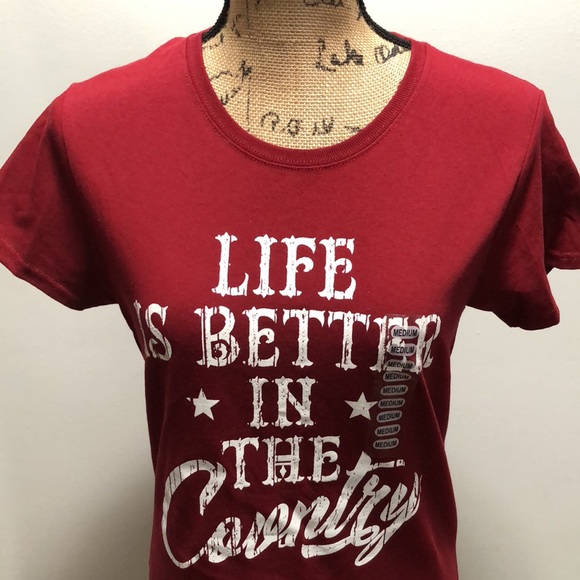 {Farm Fed Clothing} NWT Red "Life Is Better In The Country" Tee - Picture 3 of 8